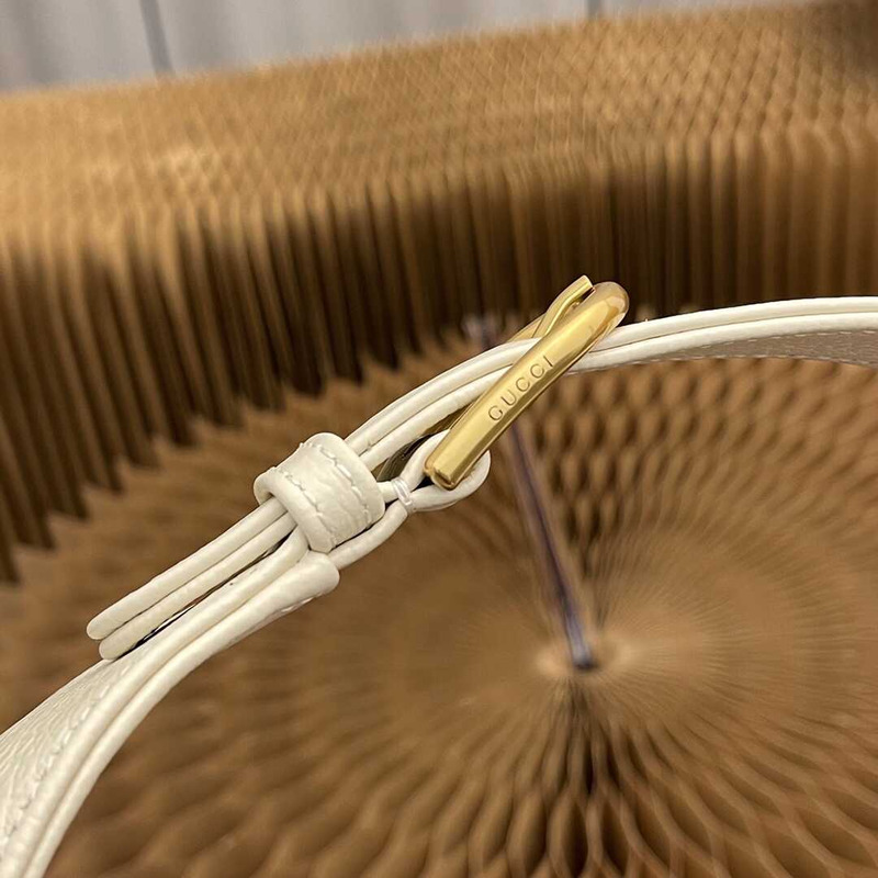 G*u*i aphrodite medium crescent shoulder bag white