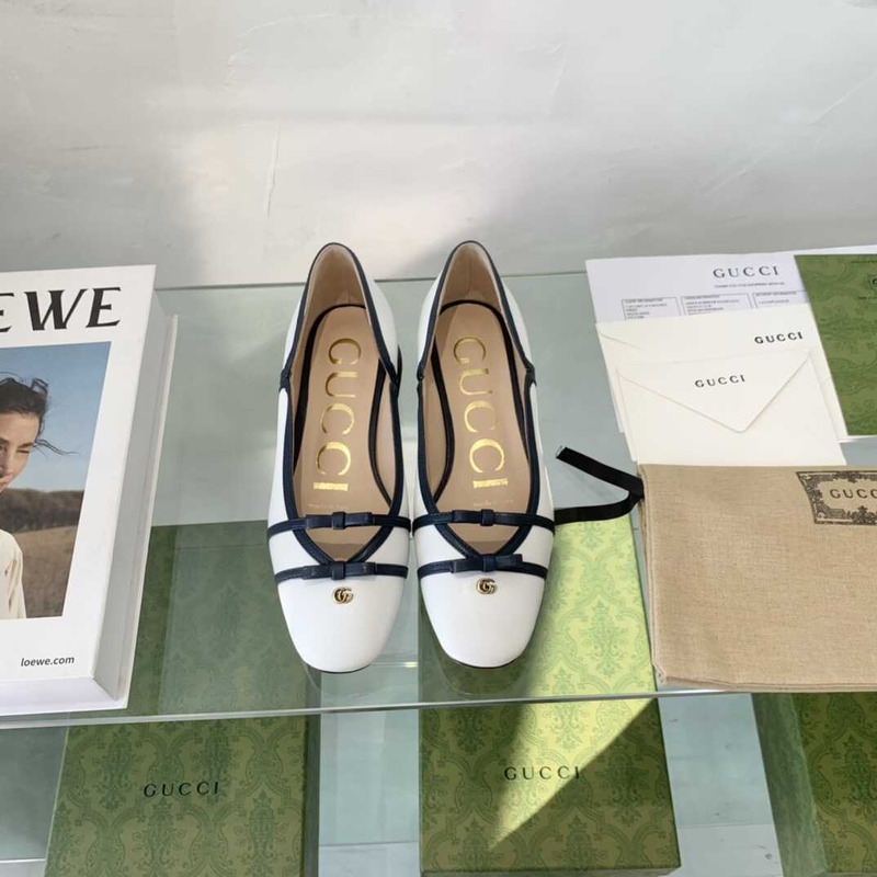 G*u*i leather mid-heel slingback pumps white and black