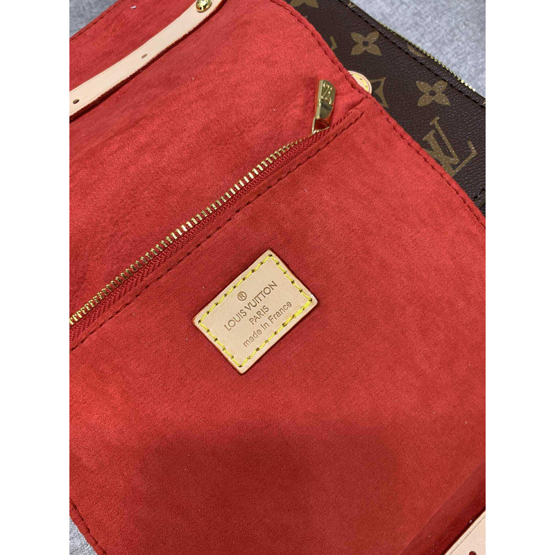 l**is V*t*n nice jewelry case bag