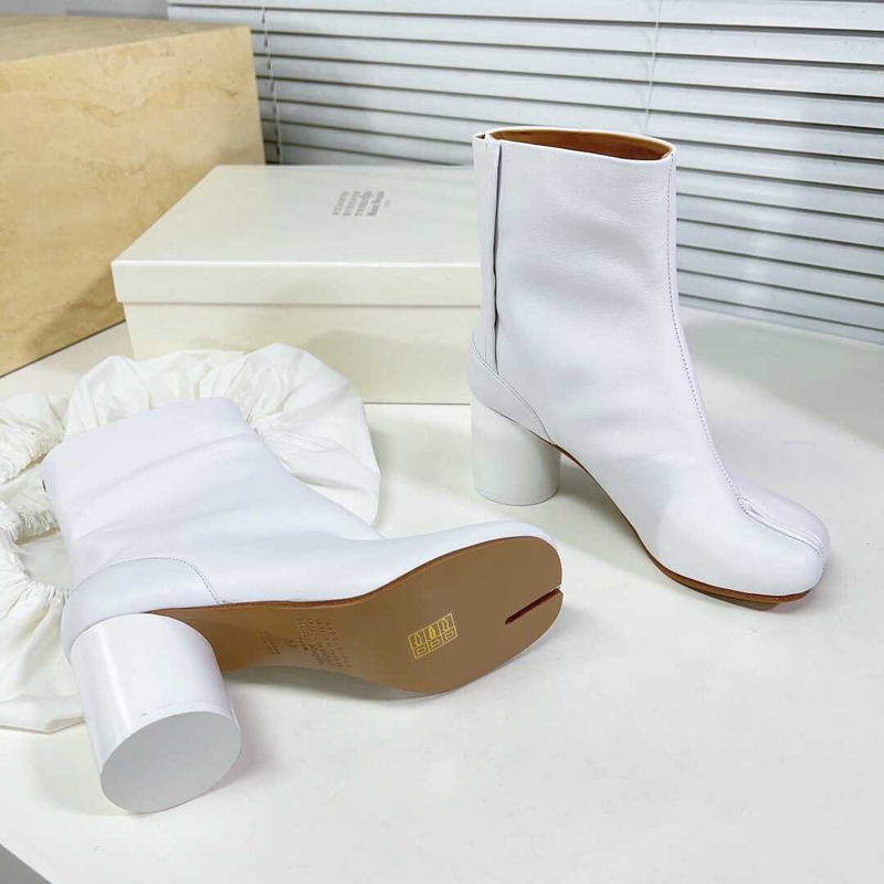 ma*s*n Ma*i*la tabi calfskin boots white