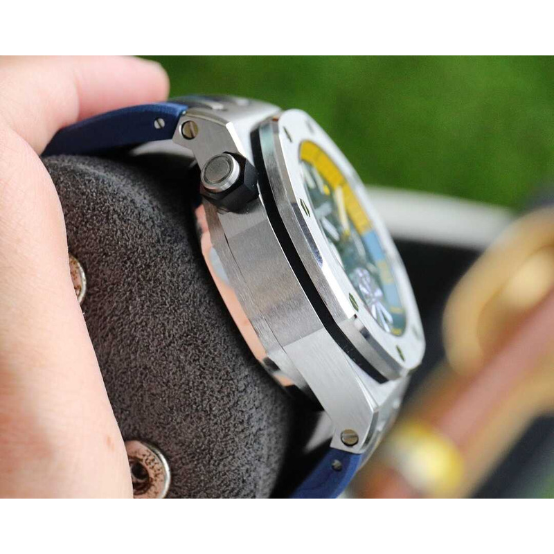 Audemars PiguetAudemars Piguet Royal Oak Offshore Diver Chronograph 26703ST