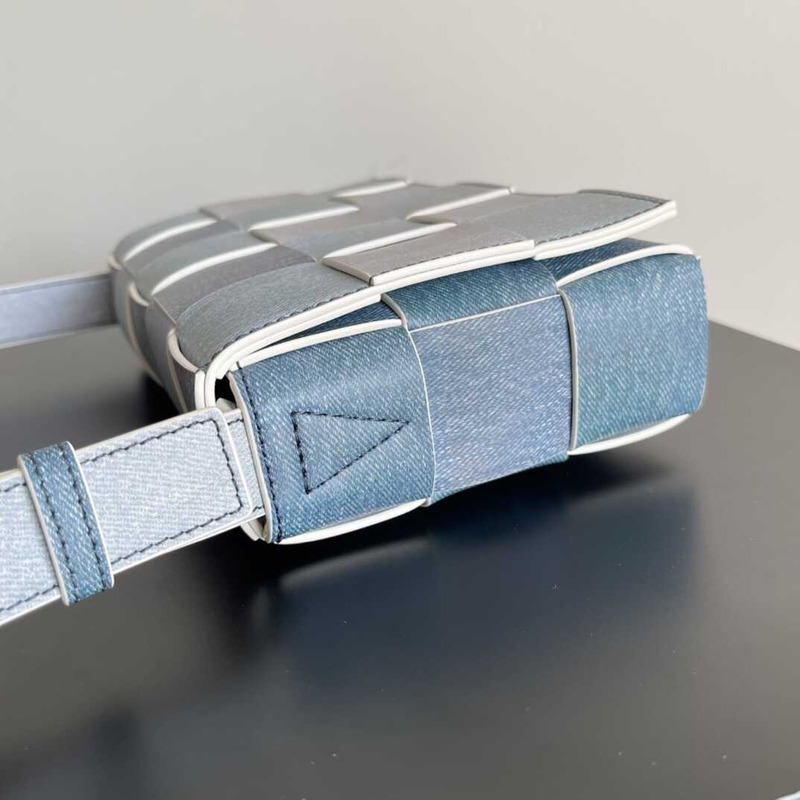 bottege Ve*ne*ta cassette bag blue white