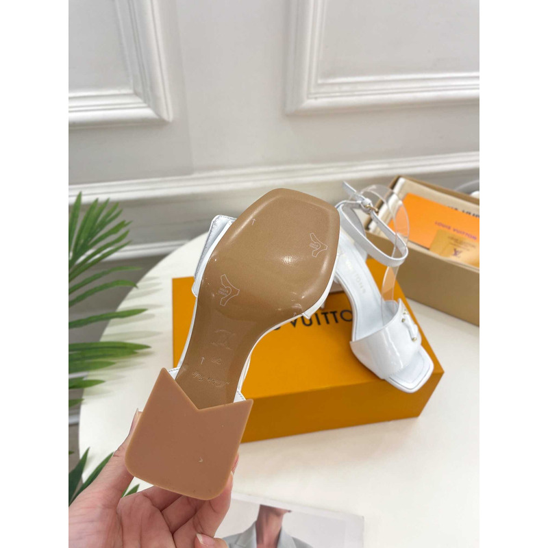 l**is V*t*n shake sandal white