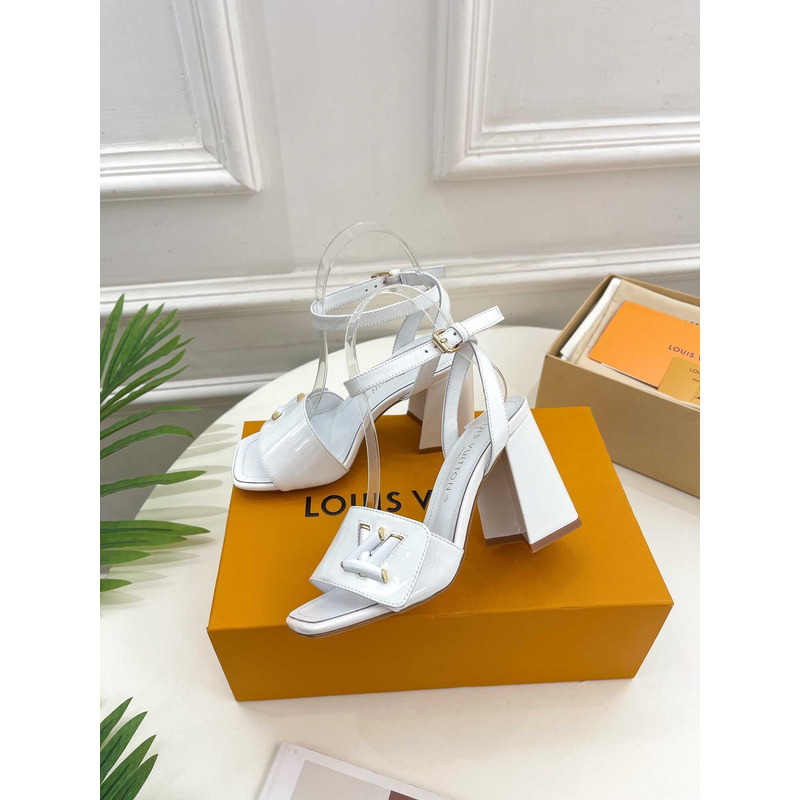 l**is V*t*n shake sandal white