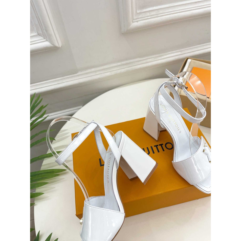l**is V*t*n shake sandal white