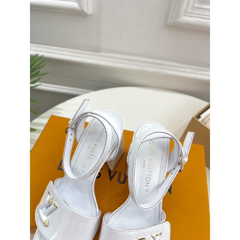 l**is V*t*n shake sandal white