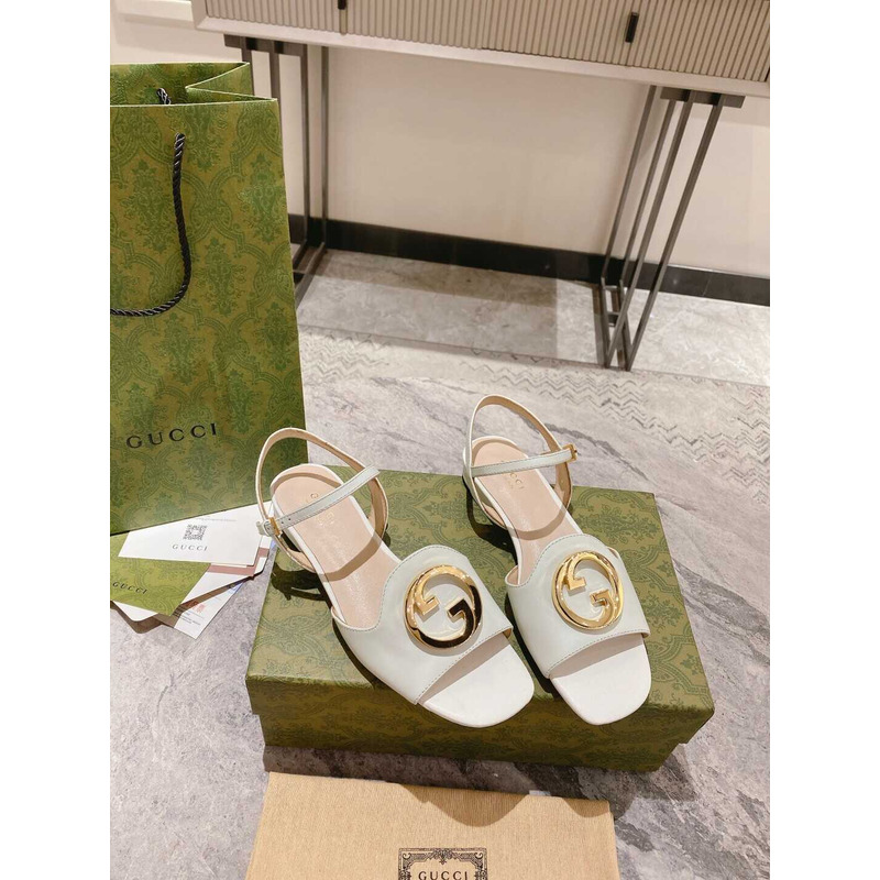 G*u*i logo-plaque leather sandals white