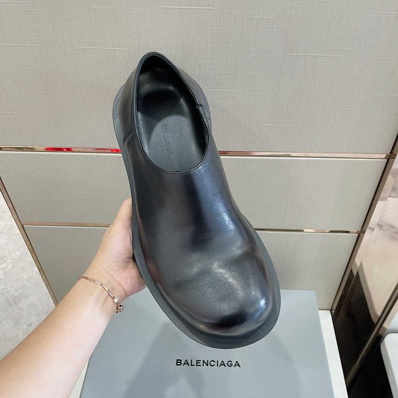 Ba*len*cia*ga hummer derbys black