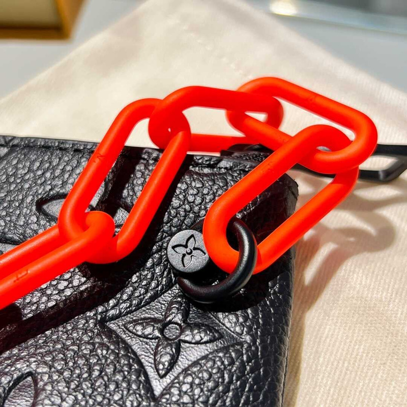 l**is V*t*n pochette cles monogram orange black