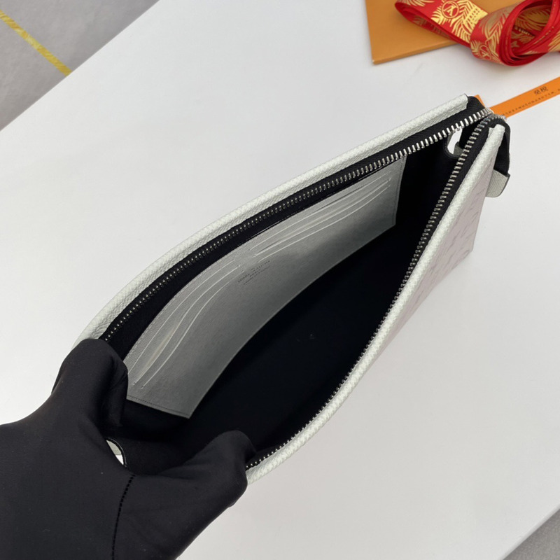 l**is V*t*n message bag white