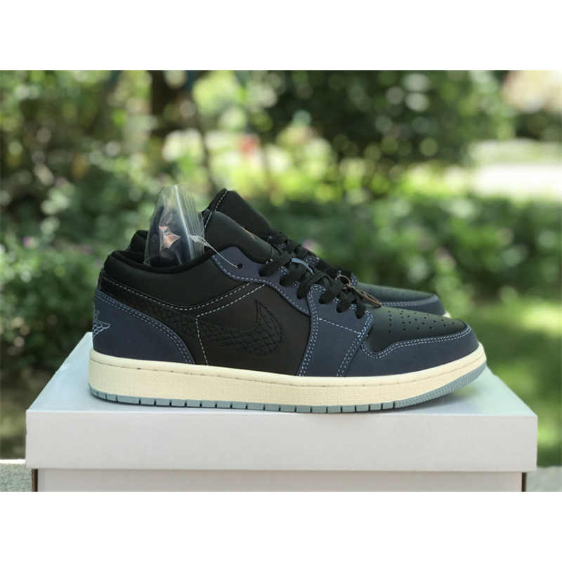 Jordan 1 Retro Low OG Mystic Navy