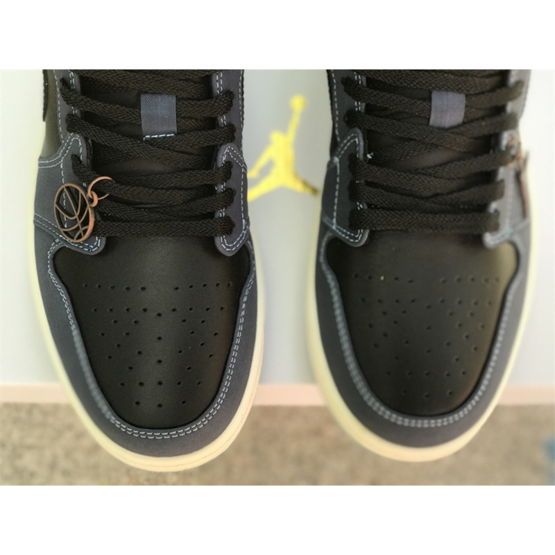 Jordan 1 Retro Low OG Mystic Navy