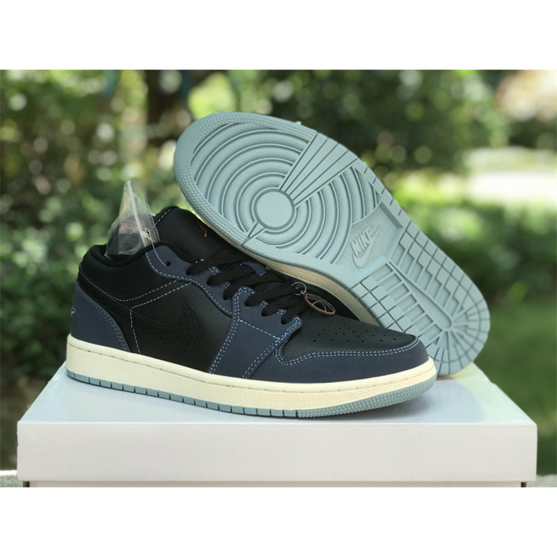 Jordan 1 Retro Low OG Mystic Navy