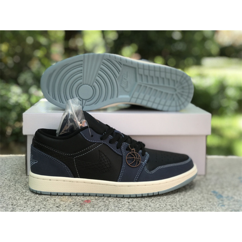 Jordan 1 Retro Low OG Mystic Navy