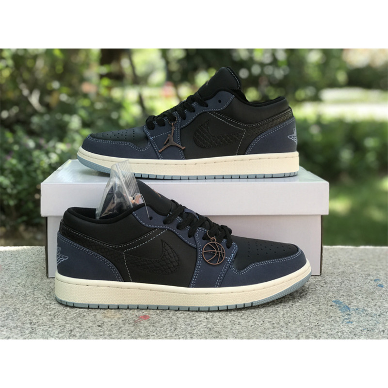 Jordan 1 Retro Low OG Mystic Navy