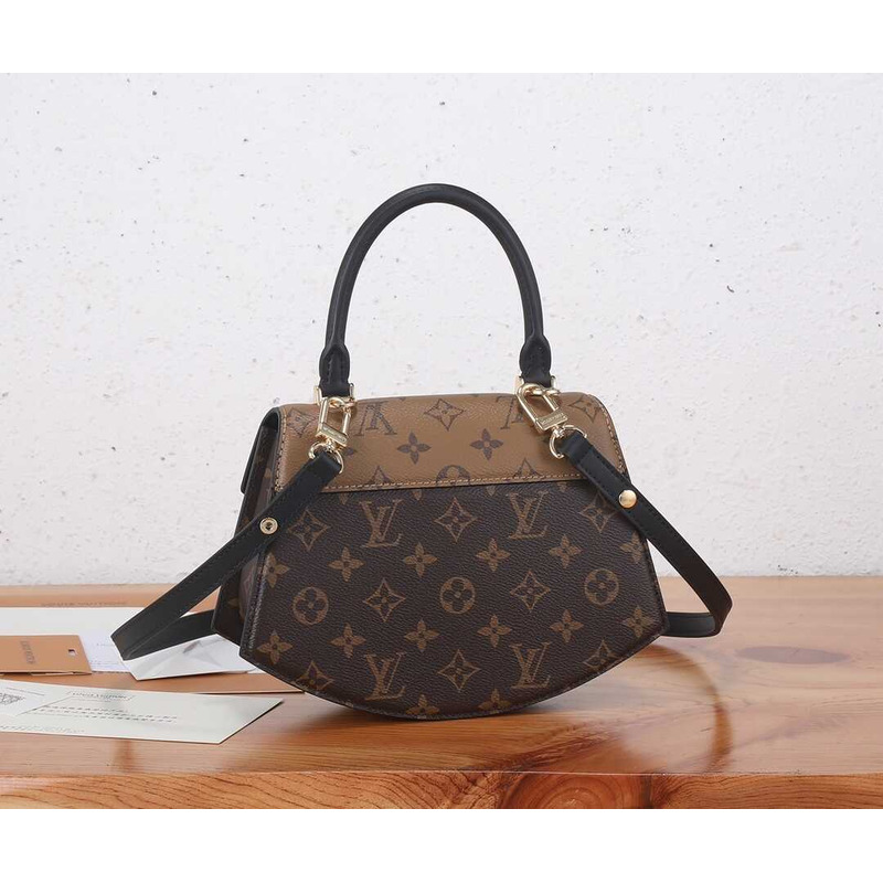 l**is V*t*n tilsitt bag in monogram