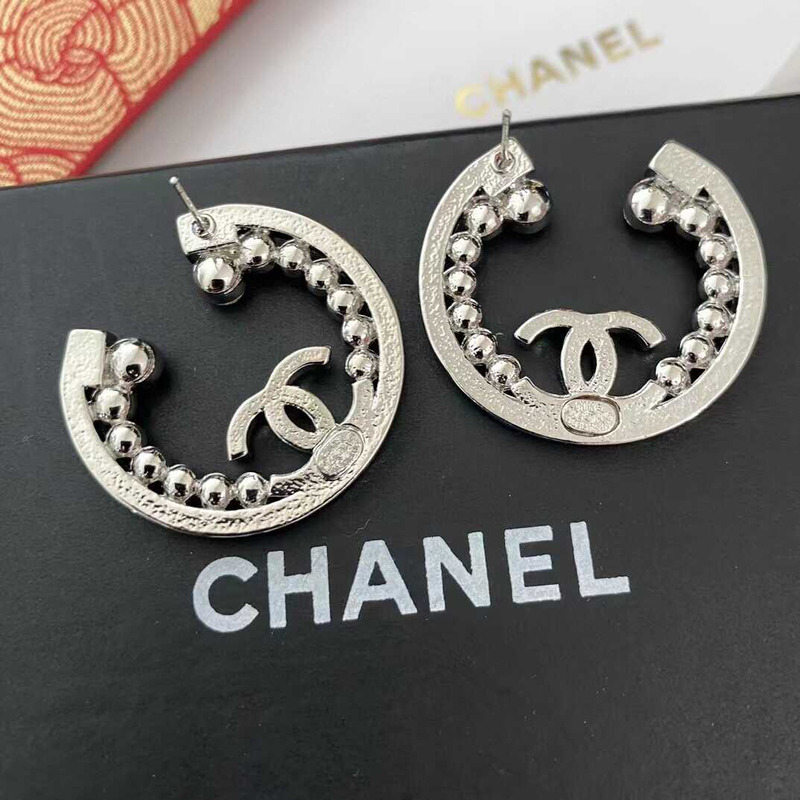Ch*el circle logo eearring