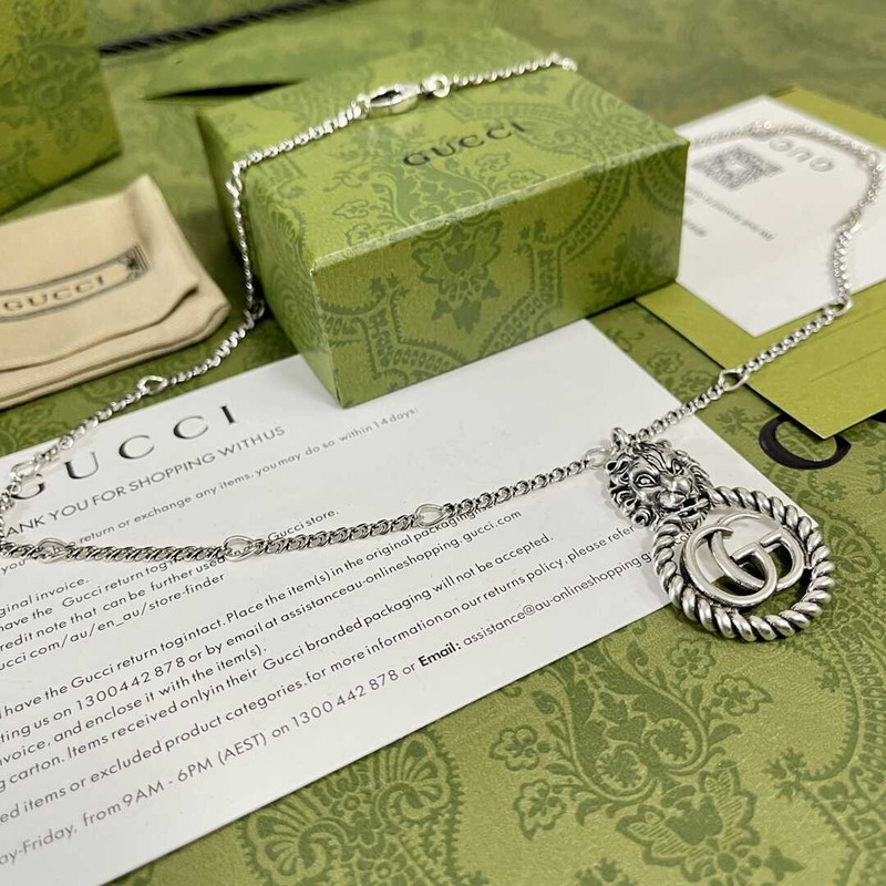 G*u*i gg vintage print necklace