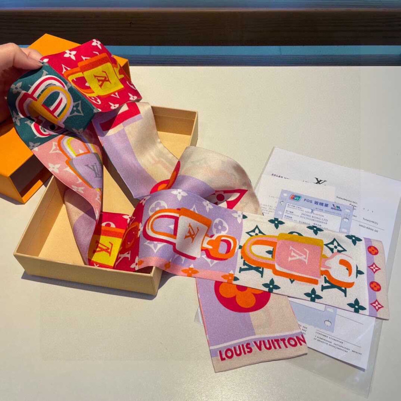 l**is V*t*n arty lv unlocked long silk scarf