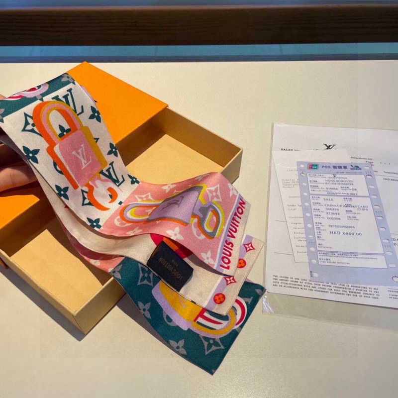 l**is V*t*n arty lv unlocked long silk scarf