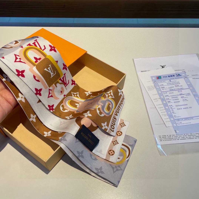 l**is V*t*n arty lv unlocked long silk scarf