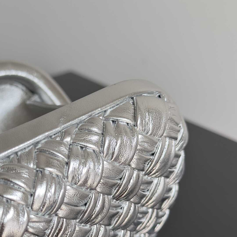 Bo*te*ga ve*ne*ta knot calfskin silver