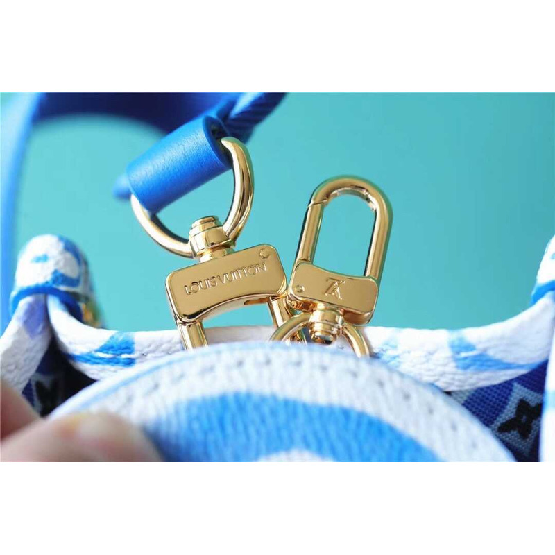 l**is V*t*n l**is V*t*n lv by the pool  on the go pm natural gradient blue