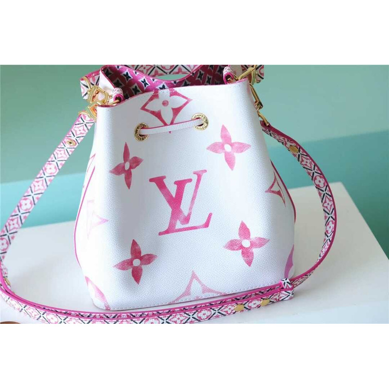 l**is V*t*n lv by the pool  néonoé bb pink