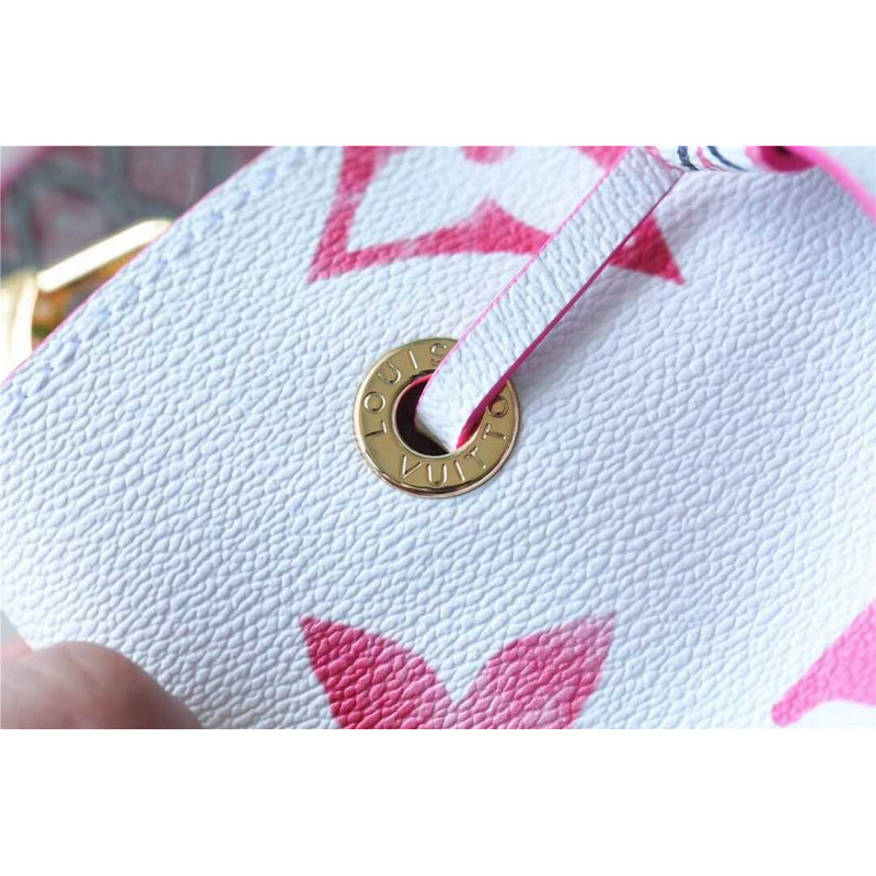 l**is V*t*n lv by the pool  néonoé bb pink