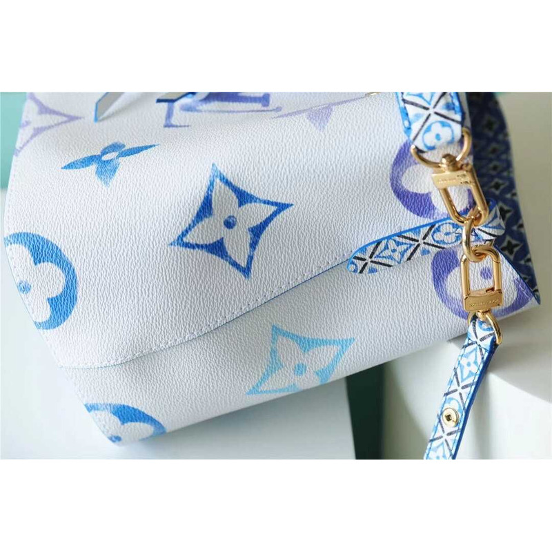 l**is V*t*n lv by the pool  néonoé bb blue