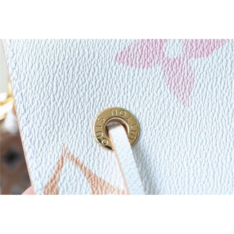 l**is V*t*n lv by the pool  néonoé bb brown