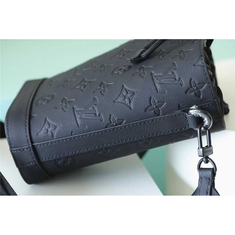 l**is V*t*n bucket bag black