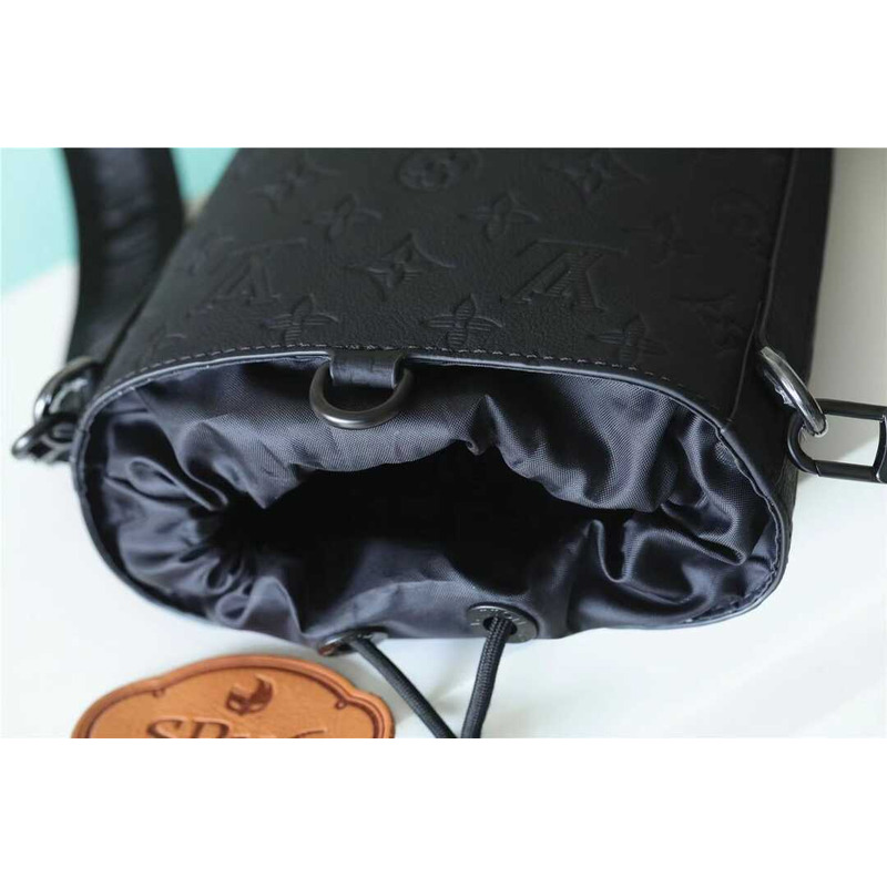 l**is V*t*n bucket bag black