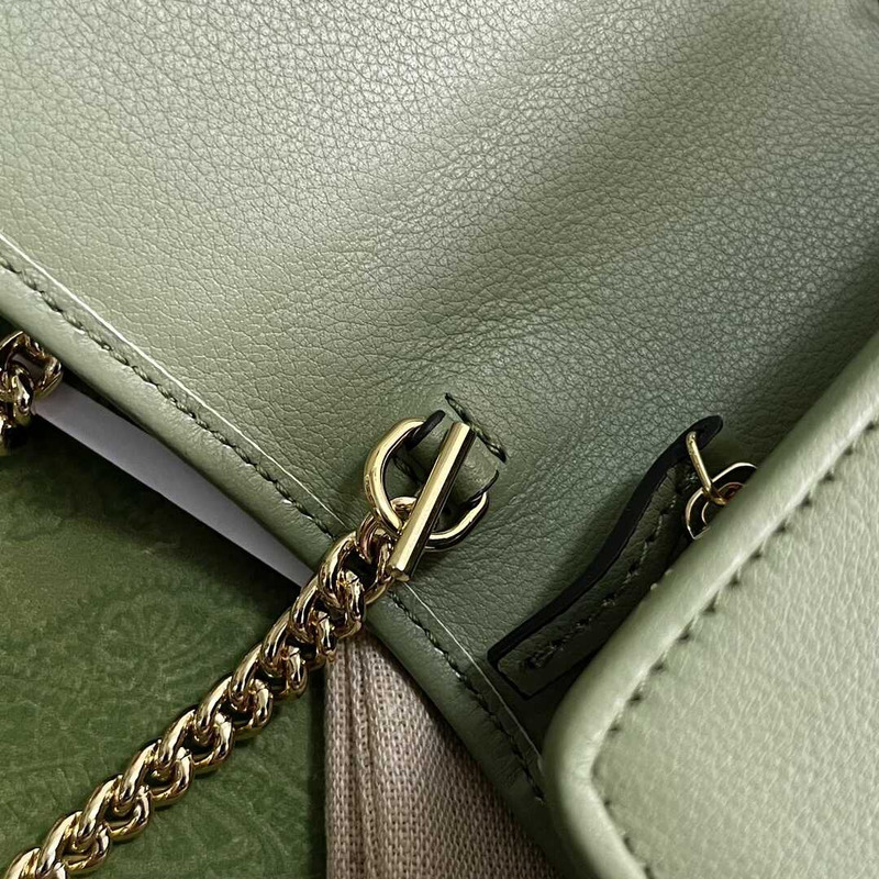 G*u*i  blondie medium wallet on chain green