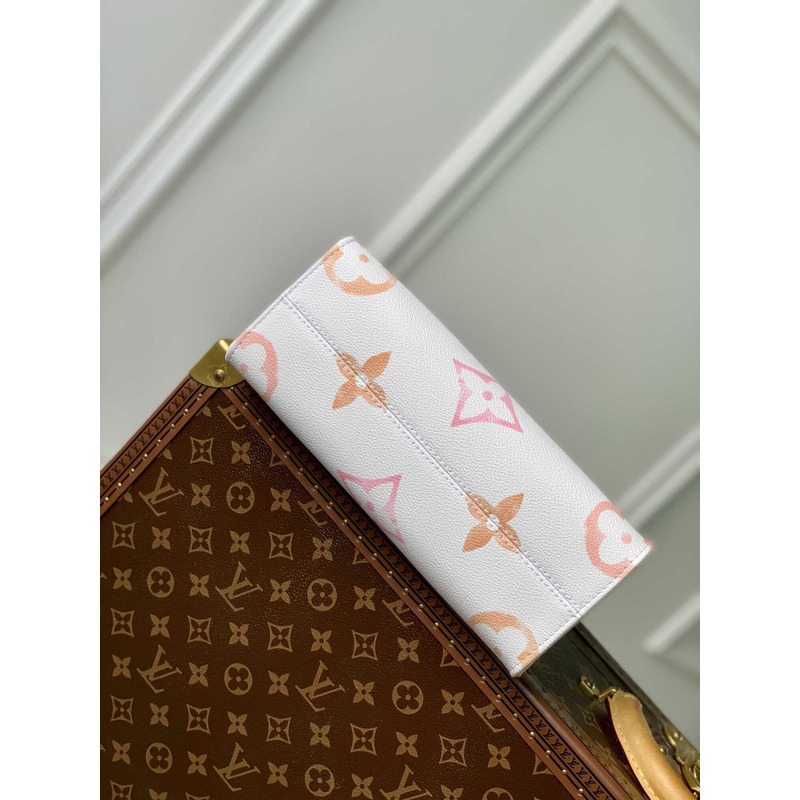 l**is V*t*n lv by the pool  onthego pm white