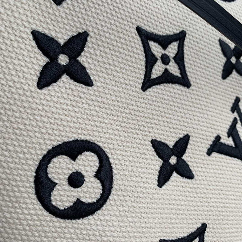 l**is V*t*n neonoe mm black