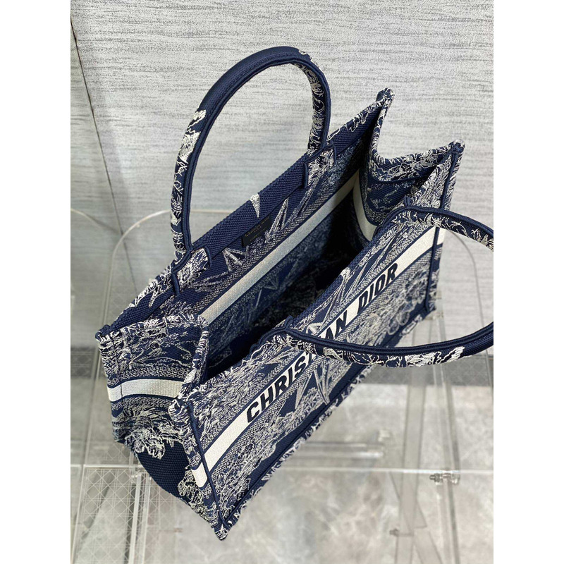 D*or medium D*or book tote rêve d\