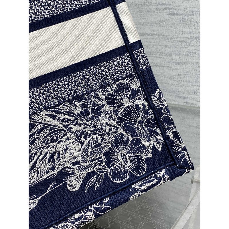 D*or medium D*or book tote rêve d\