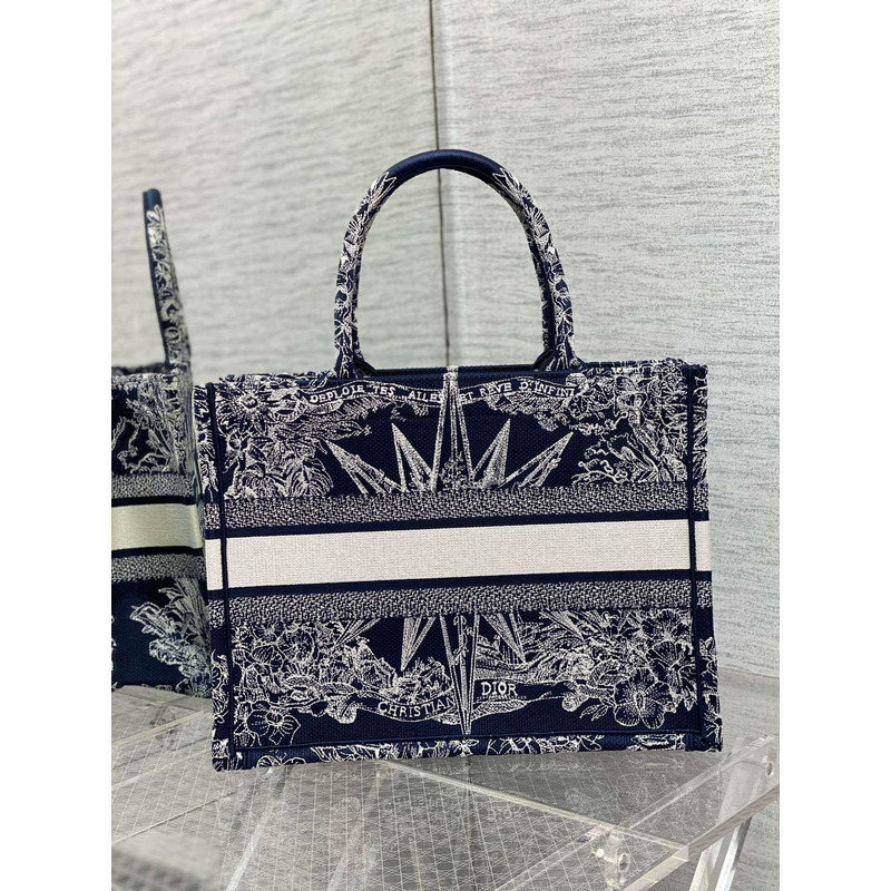 D*or medium D*or book tote rêve d\