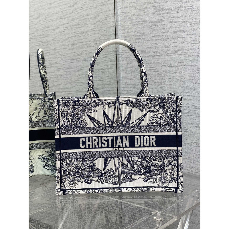 D*or medium D*or book tote rêve d\''infini embroidery white blue