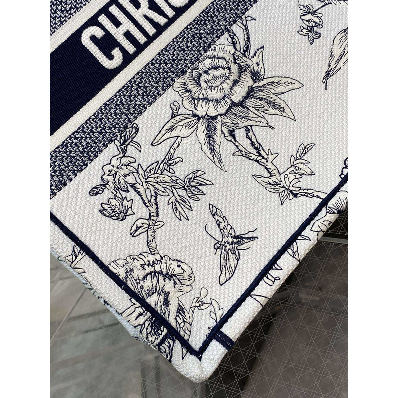 D*or large D*or book tote handbag embroidery