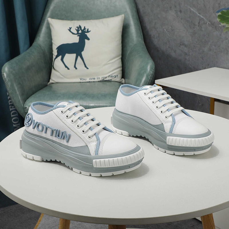 l**is V*t*n lv squad sneaker light blue