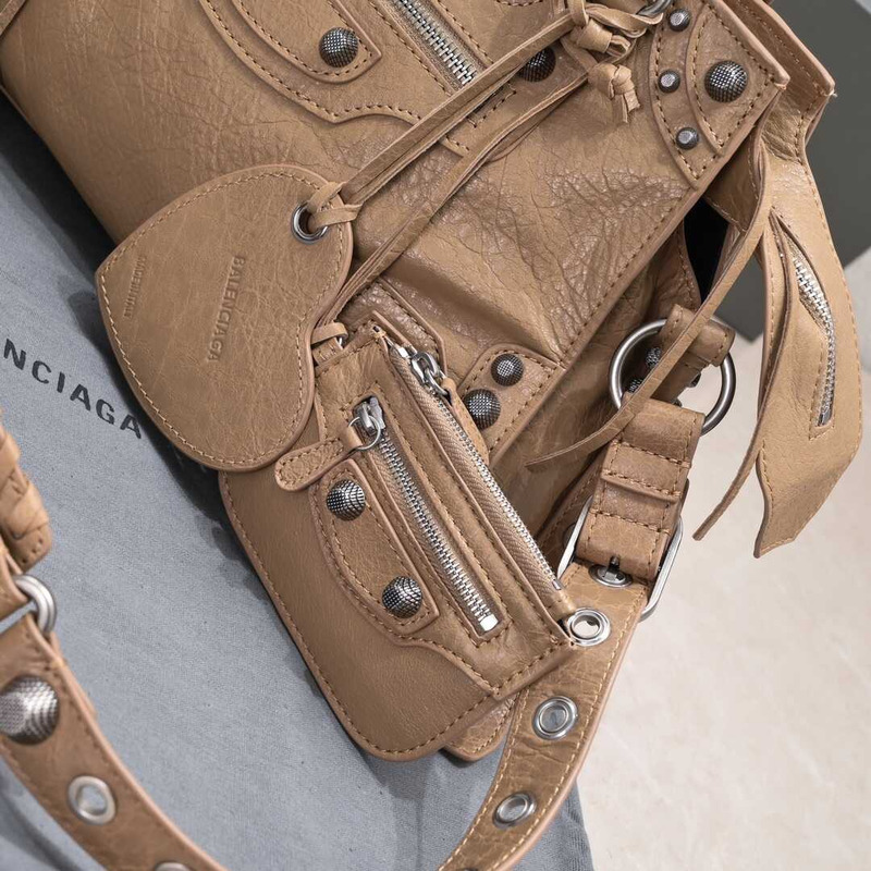 Ba*len*cia*ga women\