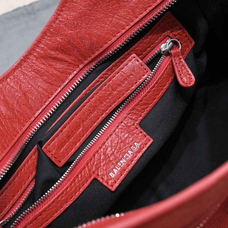 Ba*len*cia*ga women\