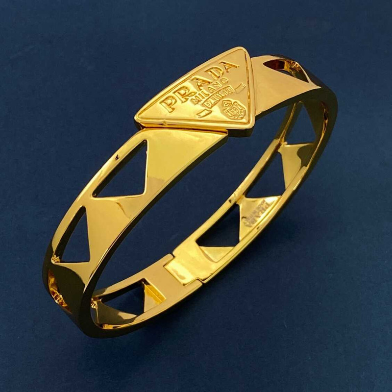 Pra*a eternal gold yellow gold bracelet