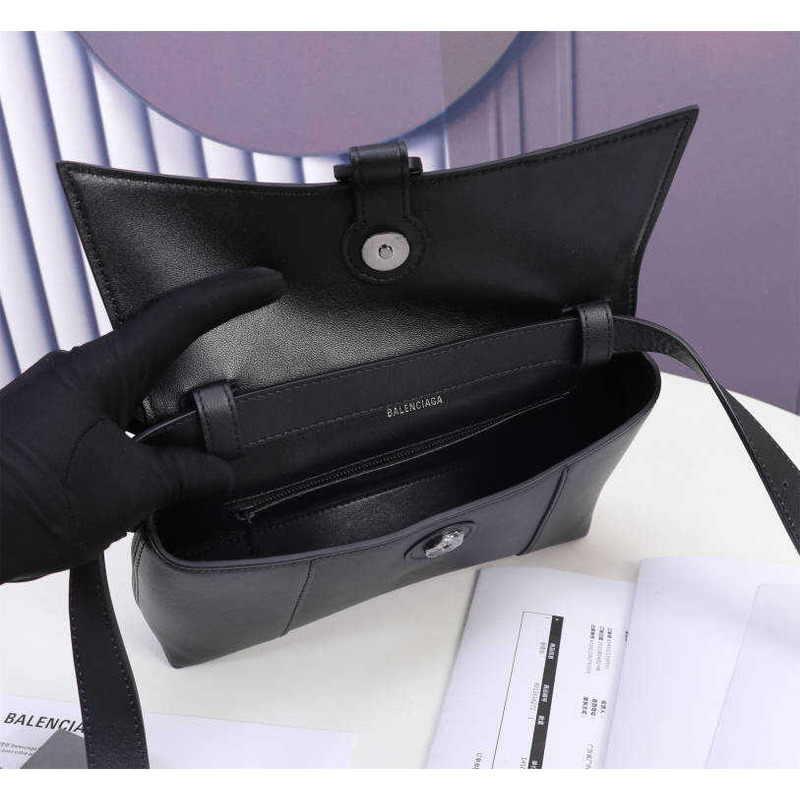 Ba*len*cia*ga women\