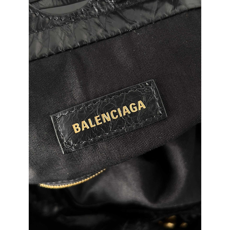 Ba*len*cia*ga medium crush tote black
