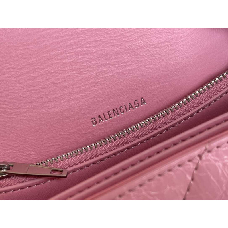 Ba*len*cia*ga crush quilted shoulder bag calfskin small pink