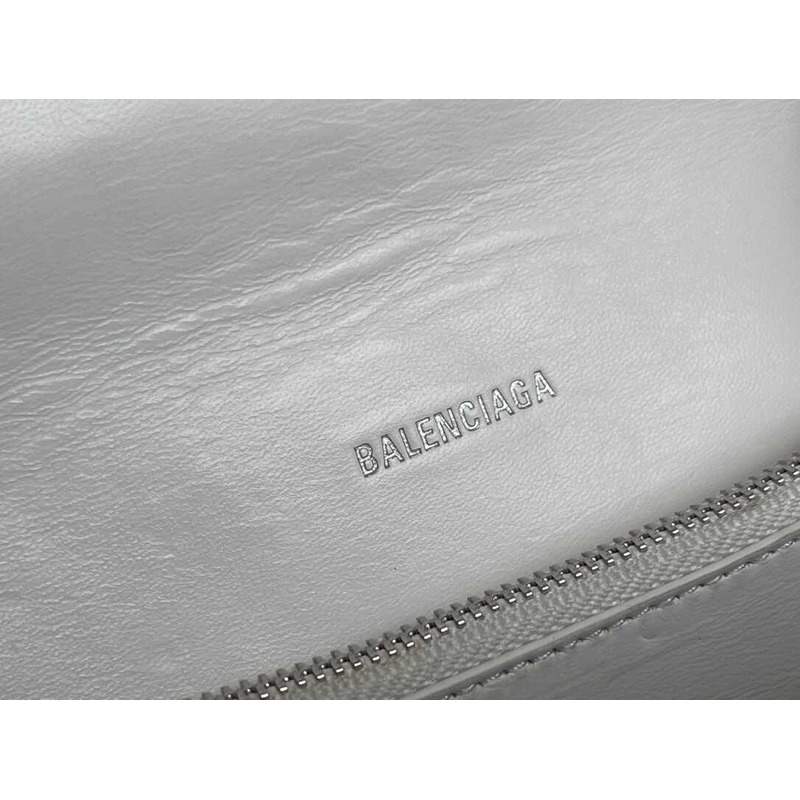 Ba*len*cia*ga crush quilted shoulder bag calfskin white