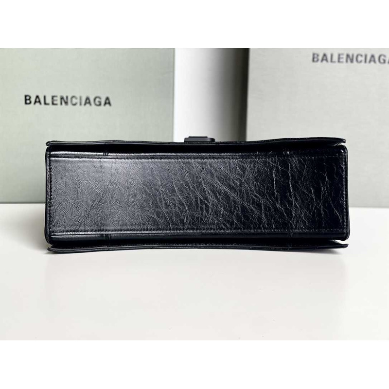 Ba*len*cia*ga crush quilted shoulder bag calfskin black